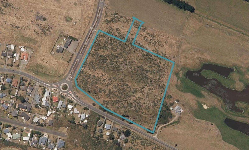 8 Pioneer Road, Waitārere Beach, Levin - Carousel 1