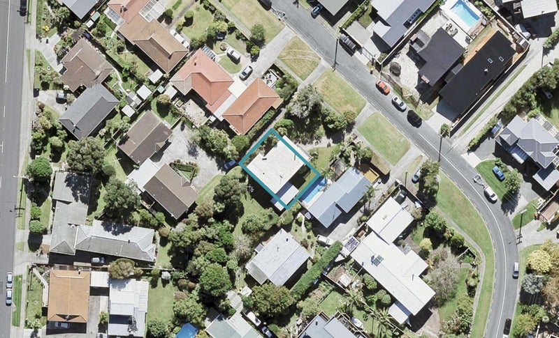 13B Rock Isle Road, Torbay, Auckland - Carousel 1
