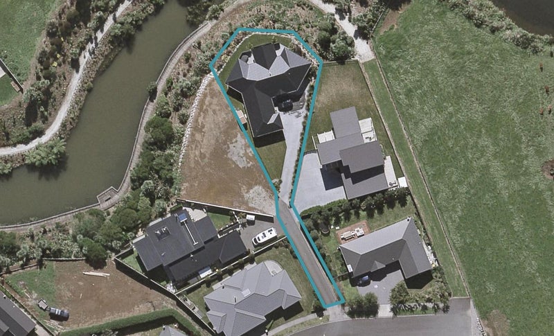 5C Vardon Way, Waiwhakaiho, New Plymouth - Carousel 1