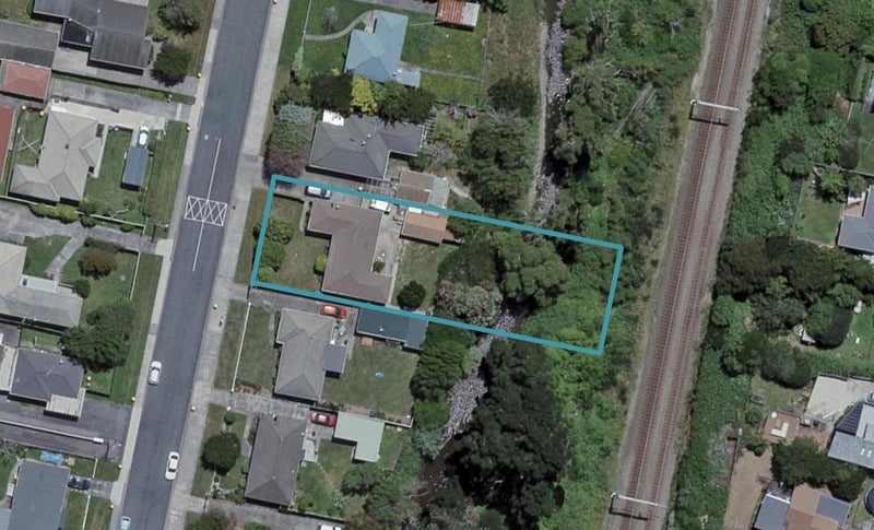30 Findlay Street, Tawa, Wellington - Carousel 1