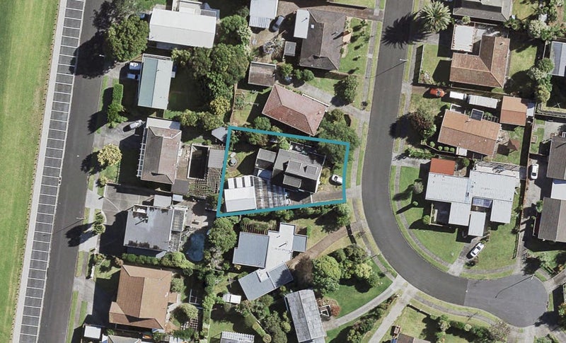 9 Booker Place, Weymouth, Auckland - Carousel 1