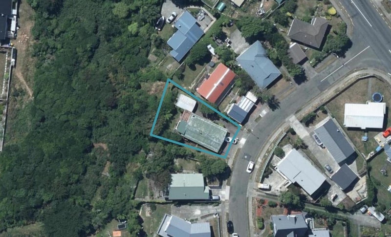 8 Toporoa View, Ascot Park, Porirua - Carousel 1