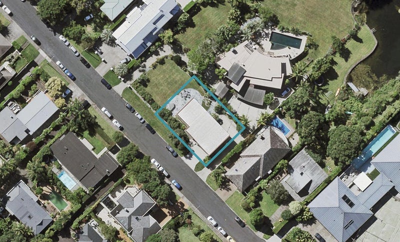 35 Lake View Road, Takapuna, Auckland - Carousel 1