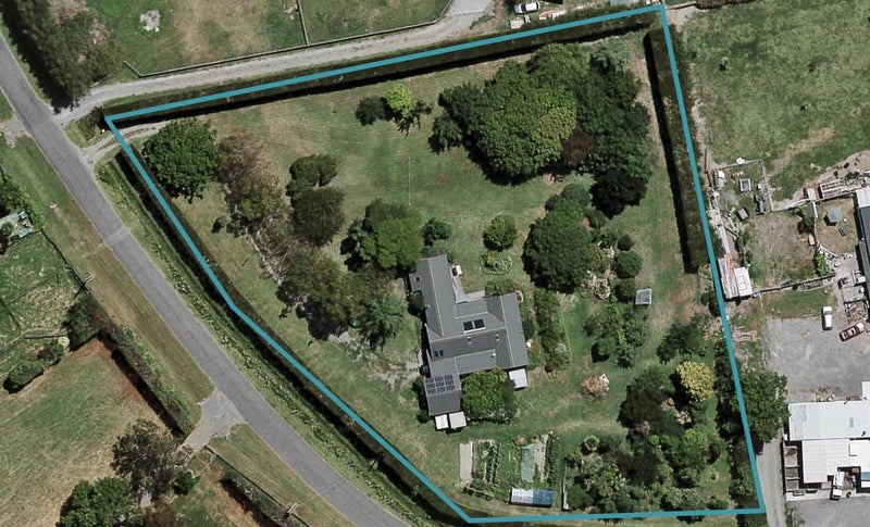 64 The Loop, Meeanee, Napier - Carousel 1
