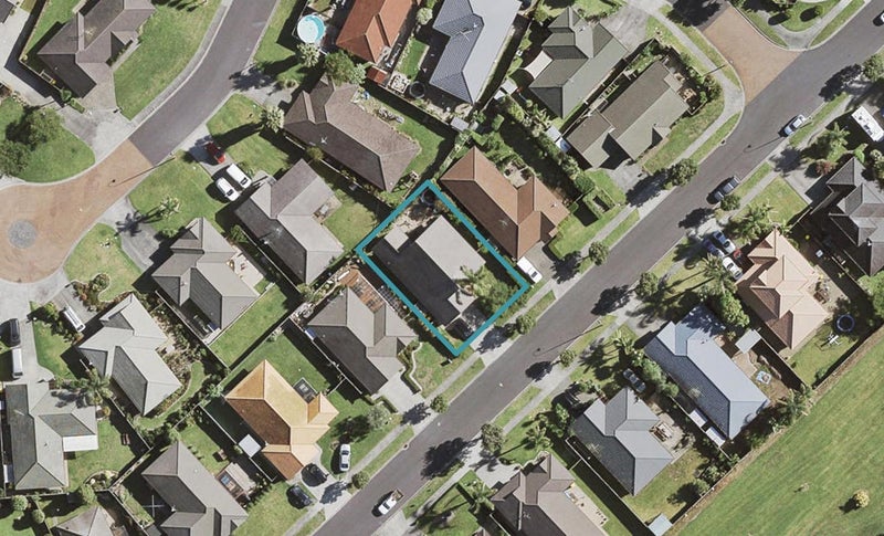 13 Blackwood Drive, Wattle Downs, Auckland - Carousel 1