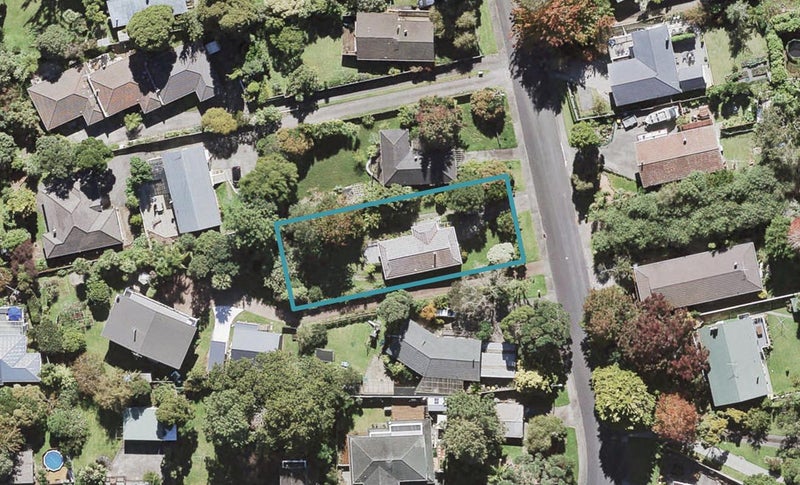 8 Havelle Avenue, Titirangi, Auckland - Carousel 1