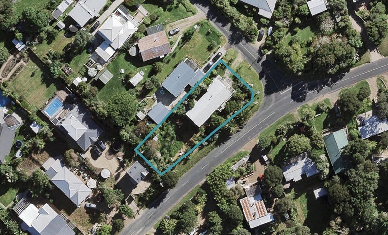 56 Hauraki Road, Oneroa, Waiheke Island - Carousel 1