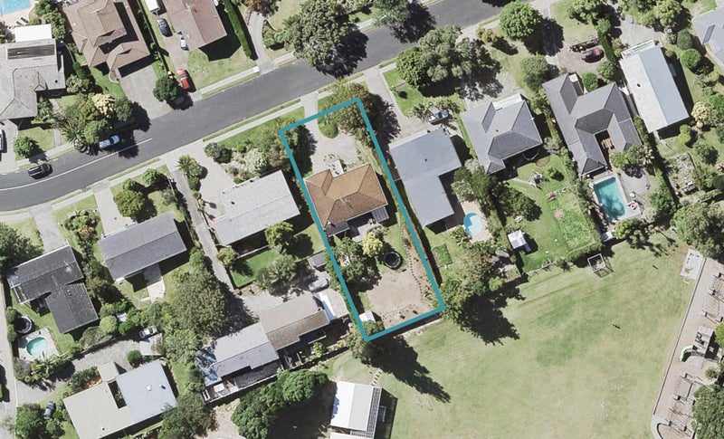 44 Mayfair Crescent, Mairangi Bay, Auckland - Carousel 1