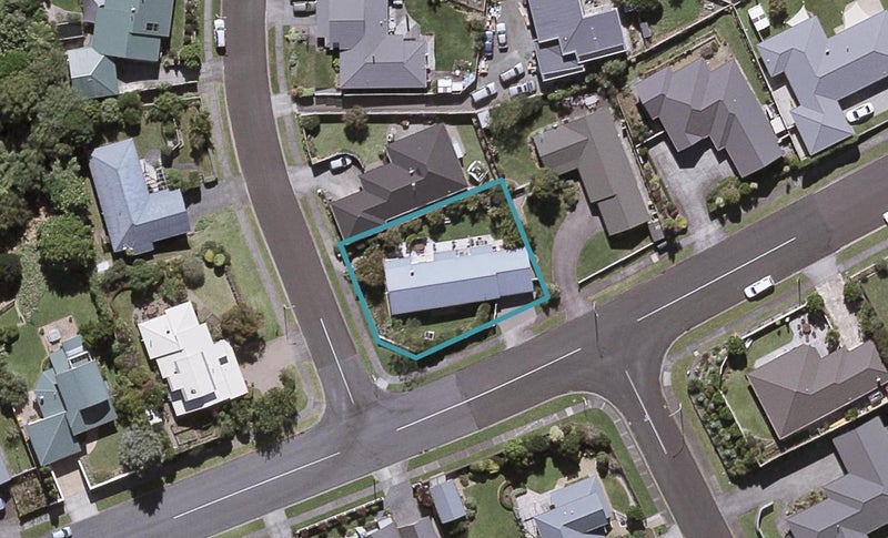2 Maple Crescent, Whalers Gate, New Plymouth - Carousel 1