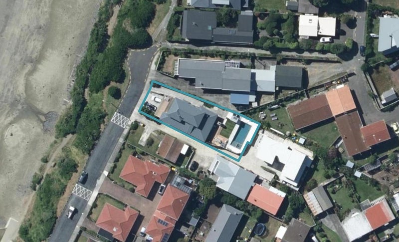 4 Beach Road, Titahi Bay, Porirua - Carousel 1