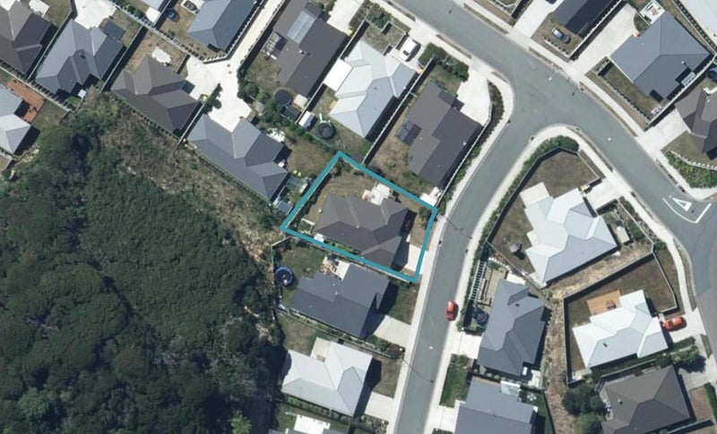 4 Spritsail Place, Whitby, Porirua - Carousel 1