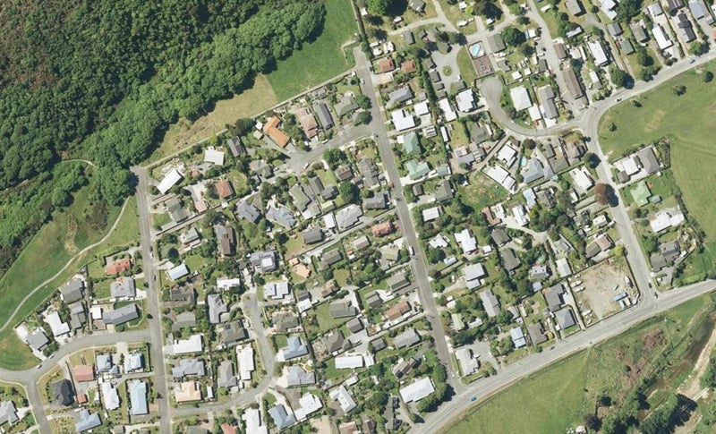 14B Huia Street, Waikawa, Picton - Carousel 1