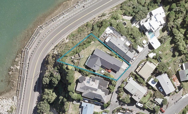 11 Church Lane, Point Howard, Lower Hutt - Carousel 1