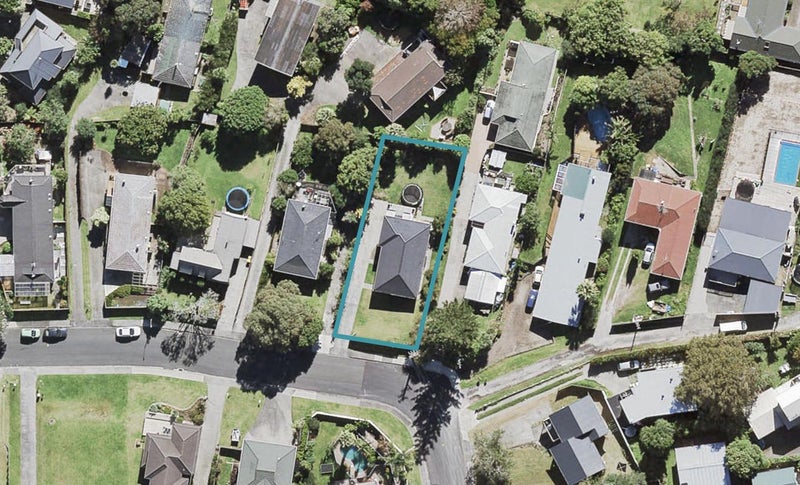 15 Mayall Avenue, Beach Haven, Auckland - Carousel 1