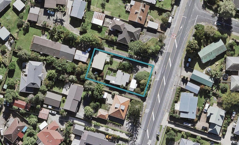 198 Te Atatu Road, Te Atatu South, Auckland - Carousel 1