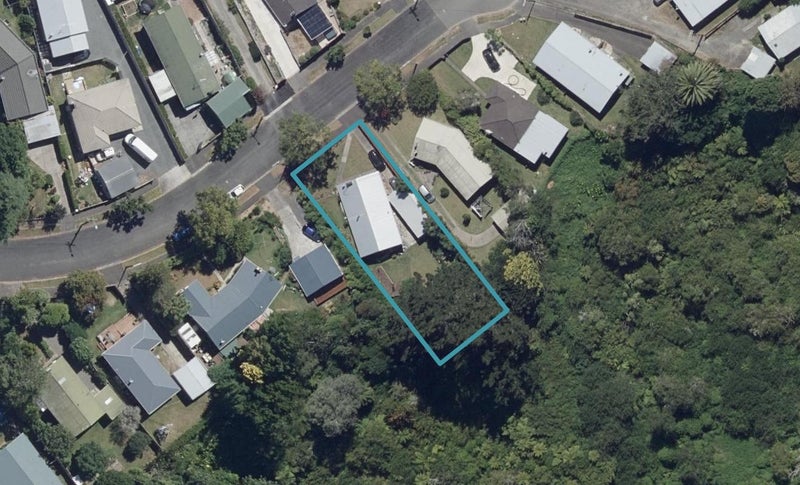 32 Barrie Crescent, Silverdale, Hamilton - Carousel 1
