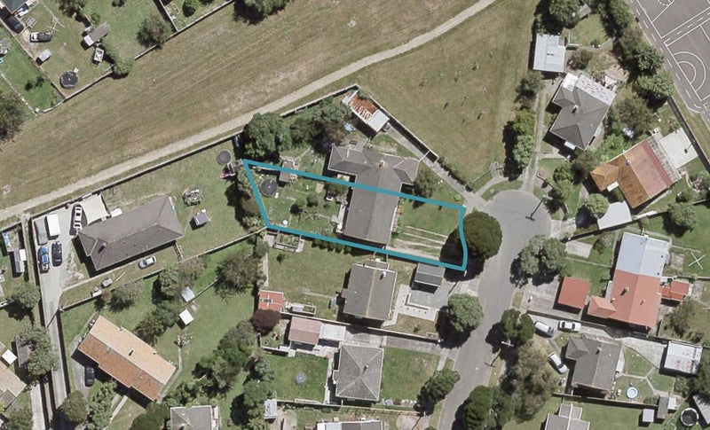 5 Sellers Grove, Taita, Lower Hutt - Carousel 1