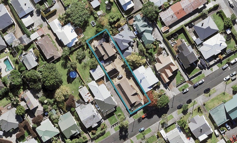 11A Smale Street, Point Chevalier, Auckland - Carousel 1