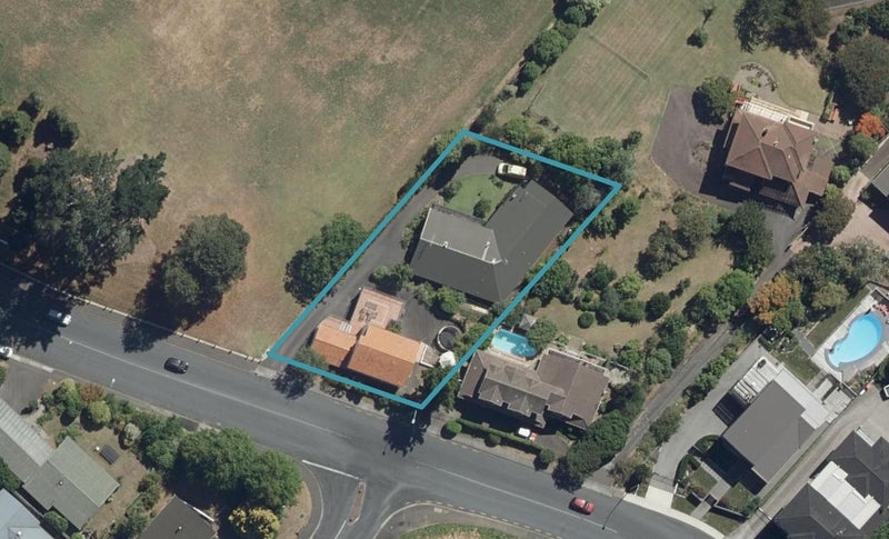 154 Lake Crescent, Hamilton Lake, Hamilton - Carousel 1
