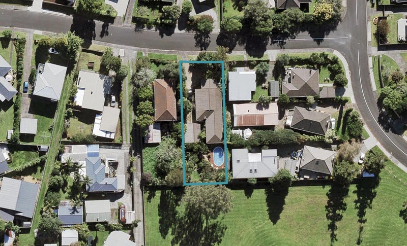 30 Brennan Avenue, Te Atatu Peninsula, Auckland - Carousel 1