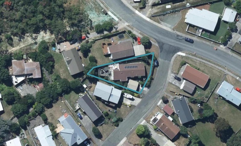 2 Staysail Place, Whitby, Porirua - Carousel 1