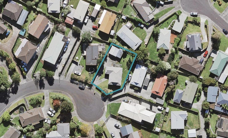 32 Madigan Place, Glendene, Auckland - Carousel 1