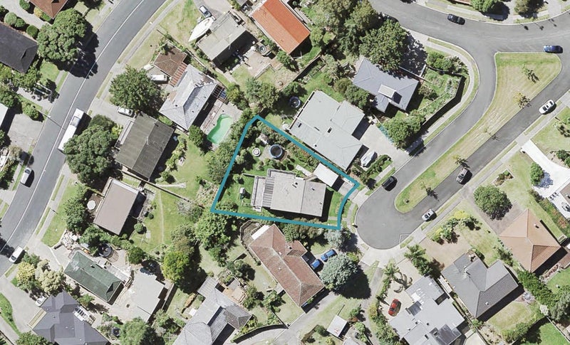8 Hollyhock Place, Browns Bay, Auckland - Carousel 1