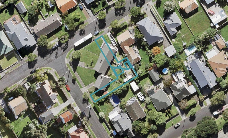 30 Humariri Street, Point Chevalier, Auckland - Carousel 1