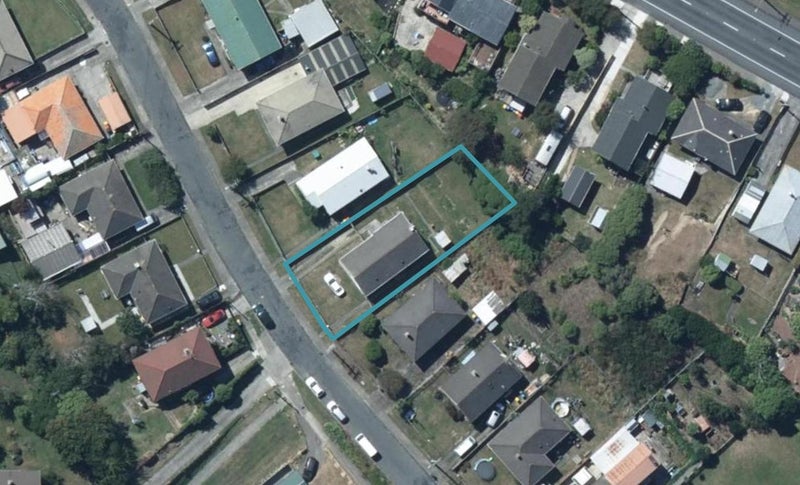 11 Thompson Grove, Ranui, Porirua - Carousel 1