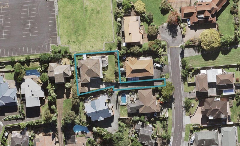 10 Milwaukee Place, Glendene, Auckland - Carousel 1