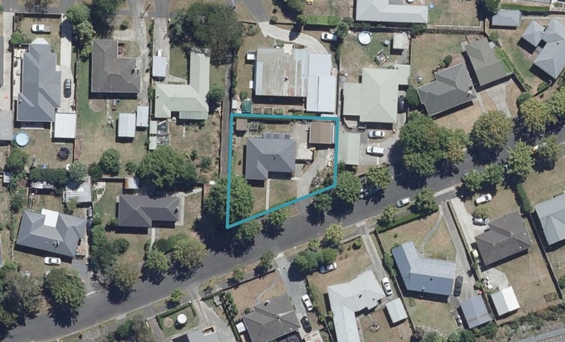 27 Gillies Avenue, Claudelands, Hamilton - Carousel 1
