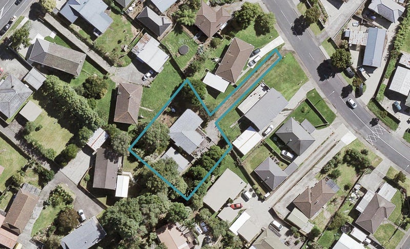 48 Farwood Drive, Henderson, Auckland - Carousel 1