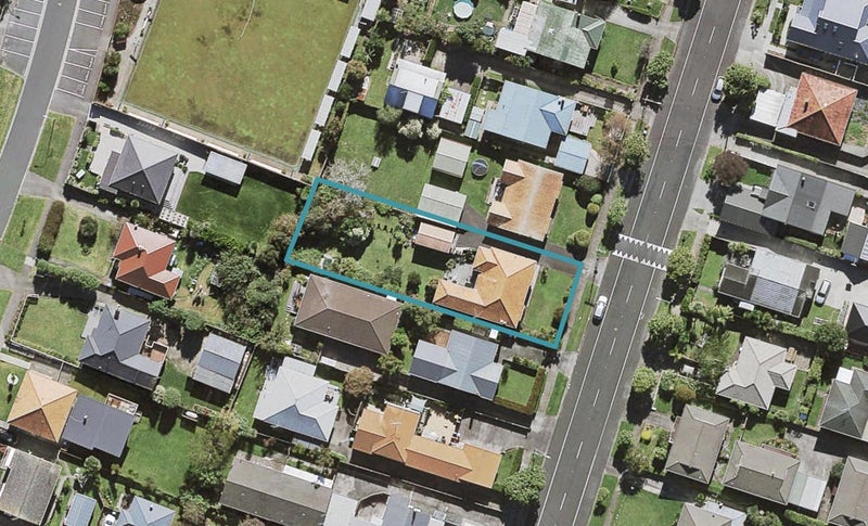 30 Renfrew Avenue, Sandringham, Auckland - Carousel 1