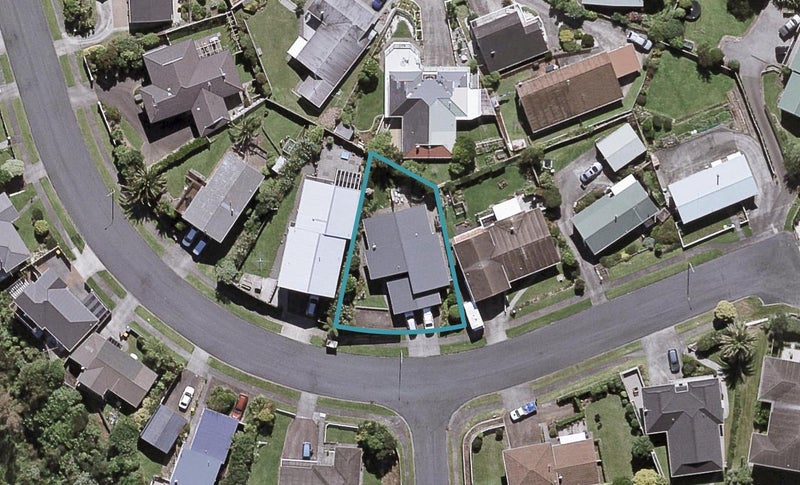 15 Darwin Crescent, Spotswood, New Plymouth - Carousel 1