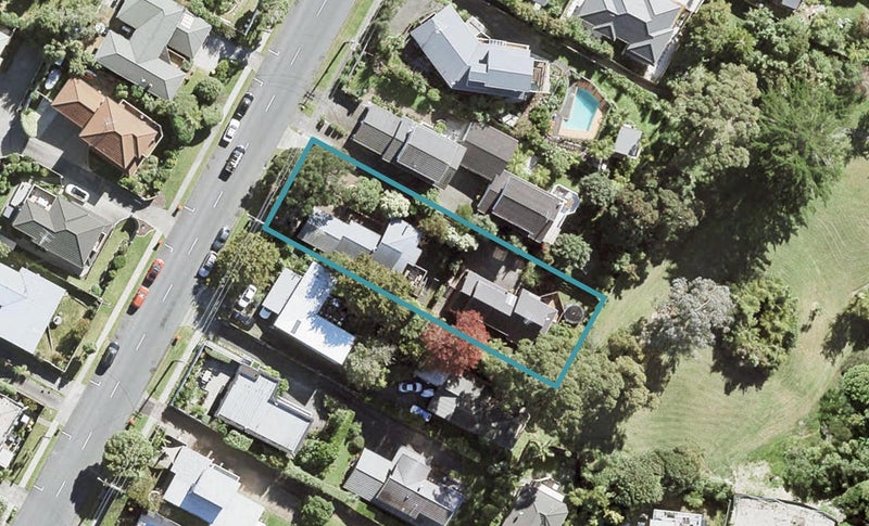 2/23 Deep Creek Road, Waiake, Auckland - Carousel 1