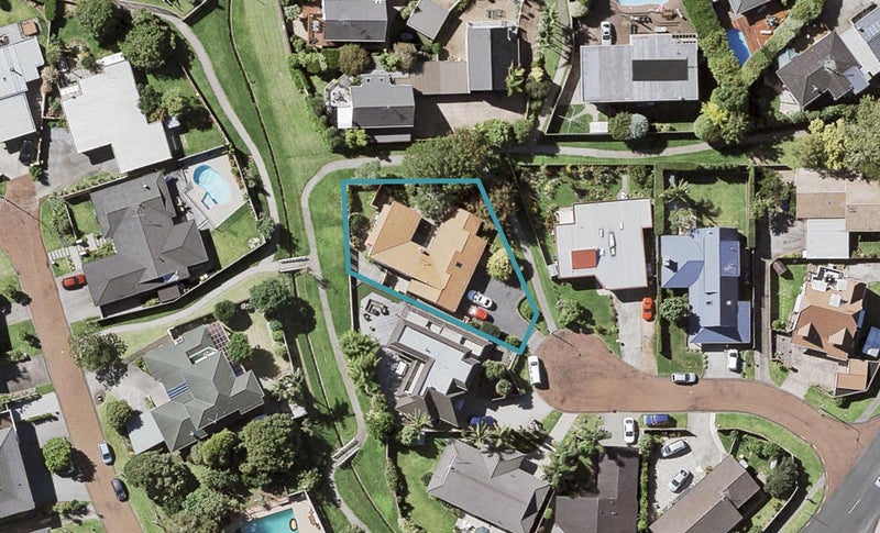 9 Adonis Place, Half Moon Bay, Auckland - Carousel 1