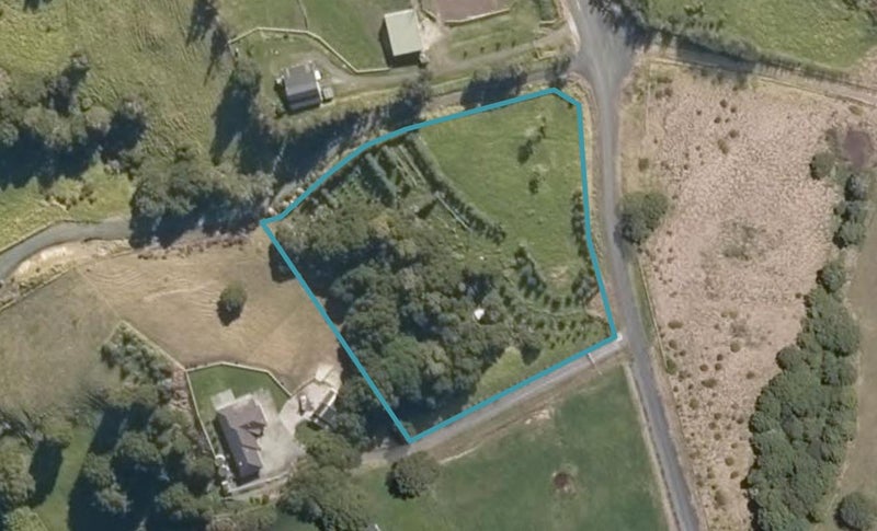 33 Tawa Avenue, Kaiwaka - Carousel 1