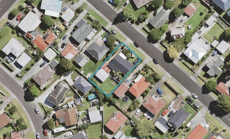 10 Solea Road, Sunnyvale, Auckland - Carousel 1