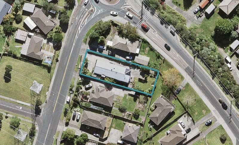 12 Waimumu Road, Massey, Auckland - Carousel 1
