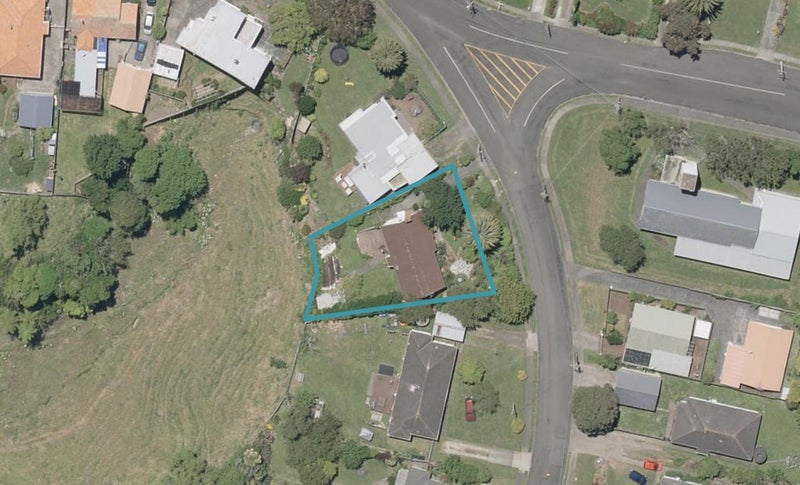 2 Hutchison Crescent, Durie Hill, Whanganui - Carousel 1