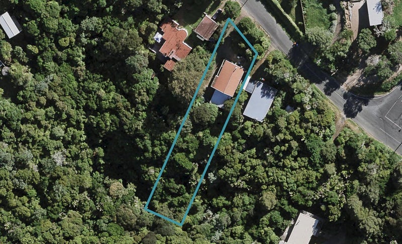 96 Queens Drive, Oneroa, Waiheke Island - Carousel 1