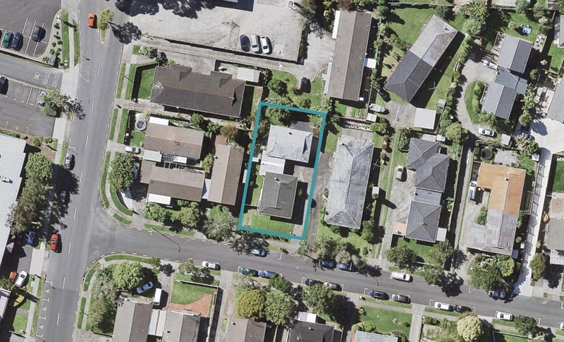 2/4 Ballater Place, Highland Park, Auckland - Carousel 1