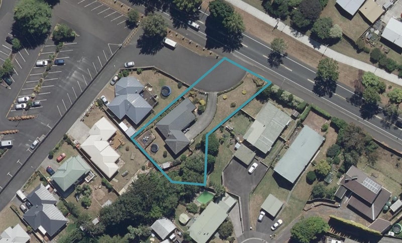 1 Surrey Lane, Glenview, Hamilton - Carousel 1