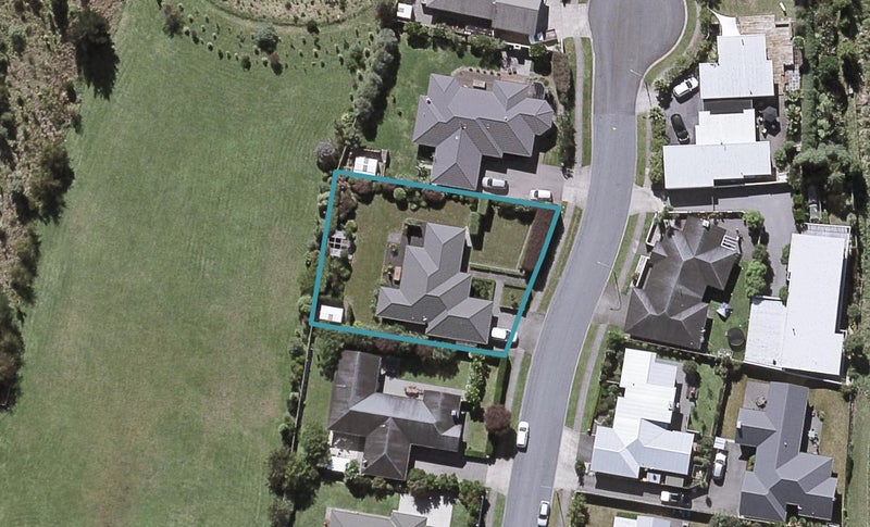 19 Montrose Place, Highlands Park, New Plymouth - Carousel 1