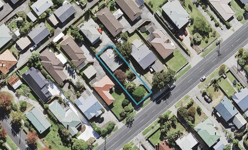67A Hutchinson Avenue, New Lynn, Auckland - Carousel 1