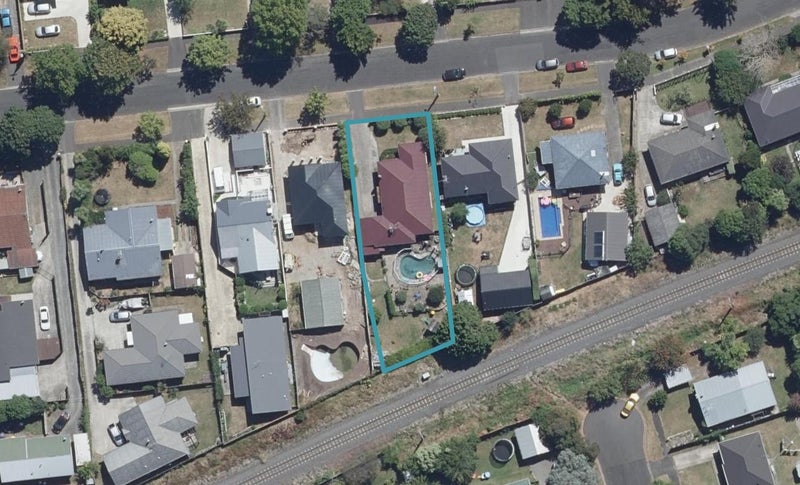 18 Gillies Avenue, Claudelands, Hamilton - Carousel 1