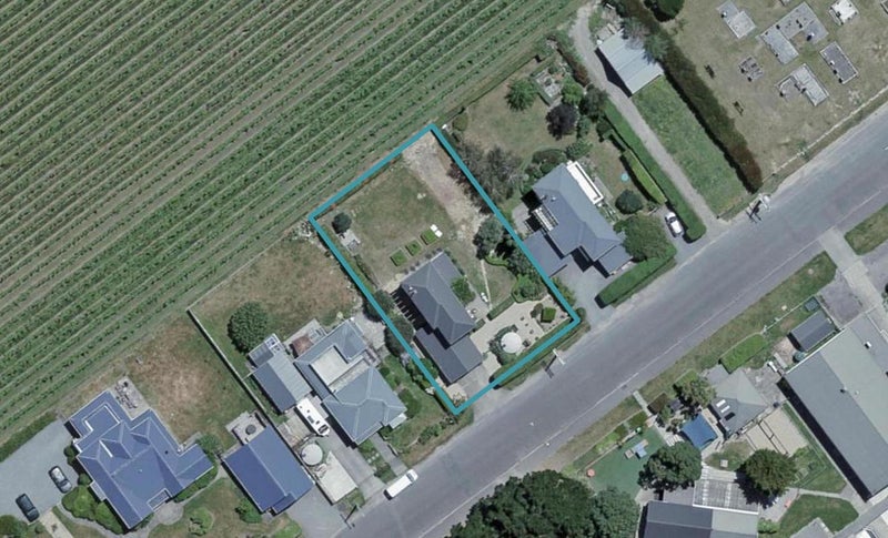 7 Roberts Street, Martinborough - Carousel 1