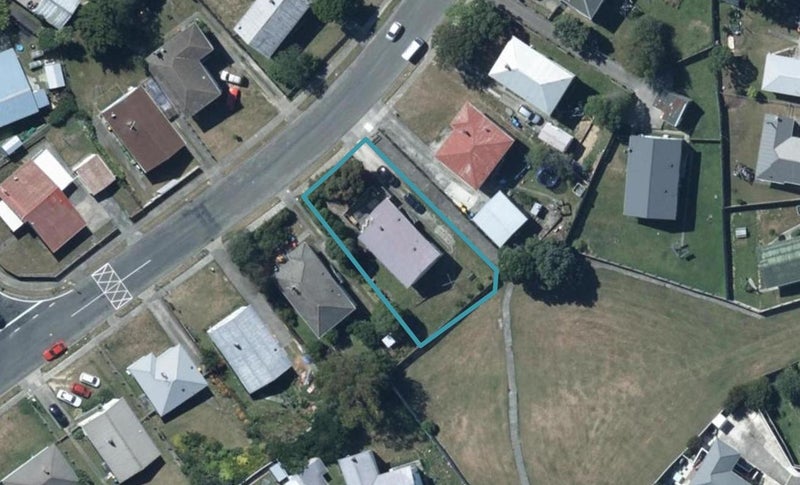 18 Desert Gold Street, Ascot Park, Porirua - Carousel 1