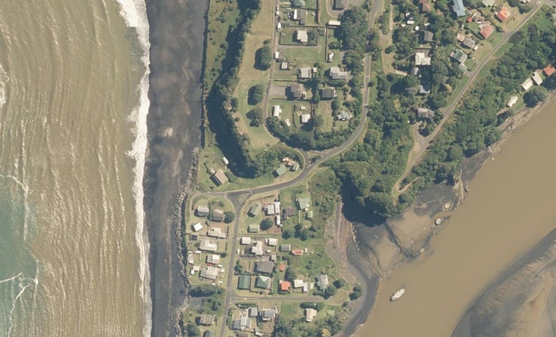 2 Beach Road, Mōkau - Carousel 1