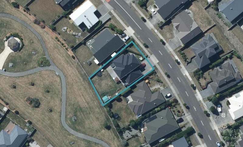 125 Te Puia Drive, Aotea, Porirua - Carousel 1